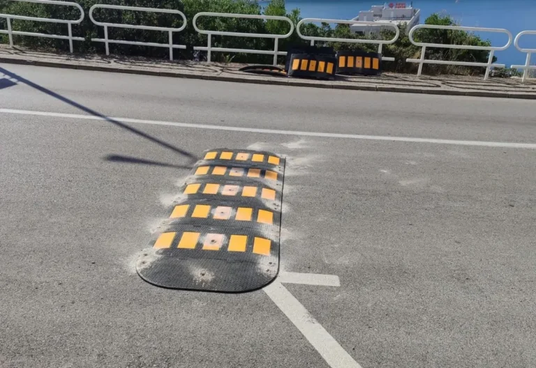 U Neumu postavljen ležeći policajac nakon prevrtanja dva automobila