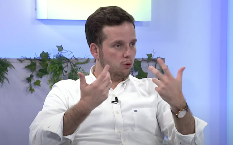 Uk uhljebio u kabinet suprugu stranačkog kolege: Bivša manekenka će imati platu 2.560 KM