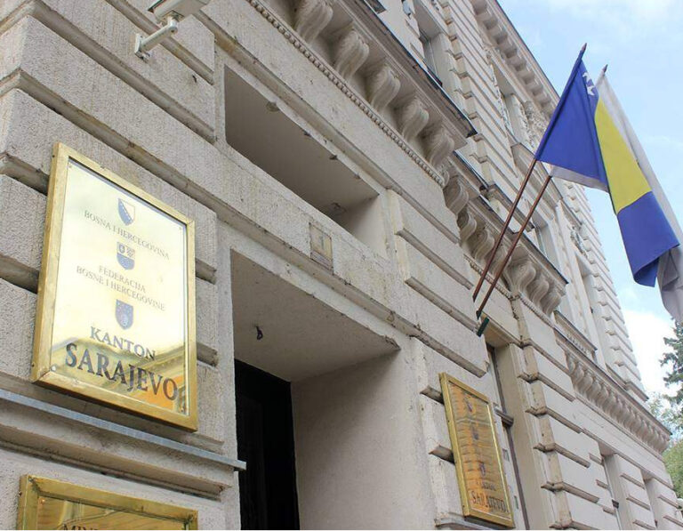 Uposlenici javnog sektora u KS dobijaju regres od 814 KM