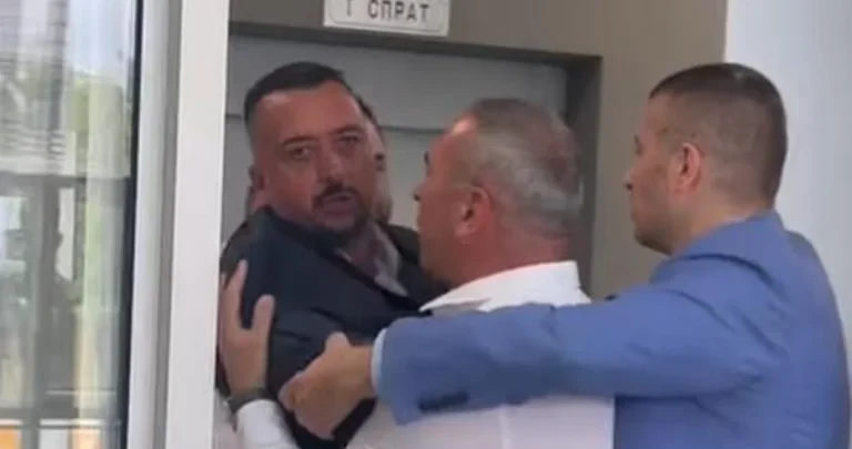 (VIDEO) Šta će na ovo reći Dodik i Stevandić? – Fizički se sukobili poslanici SNSD-a i US-a