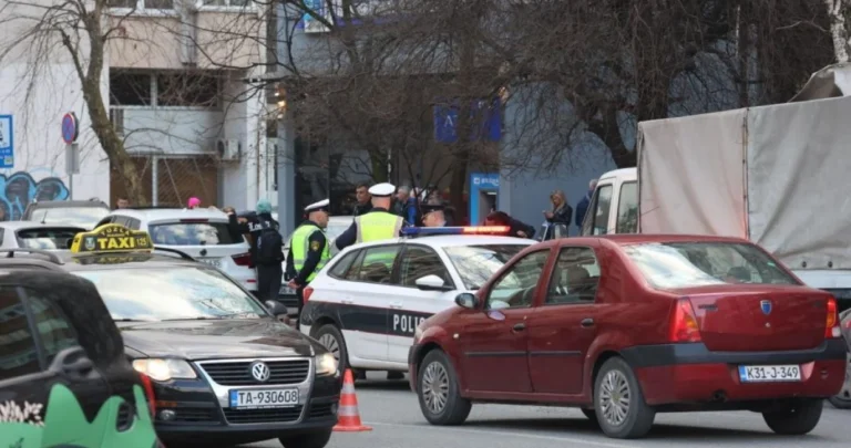 Vozač službenog vozila prešao u kontra smjer i udario tri automobila u Sarajevu