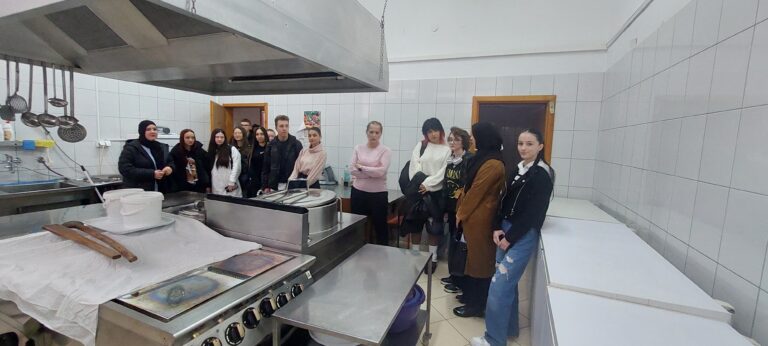 Učenici “Mješovite srednje škole” Zenica volontirali u javnoj kuhinji