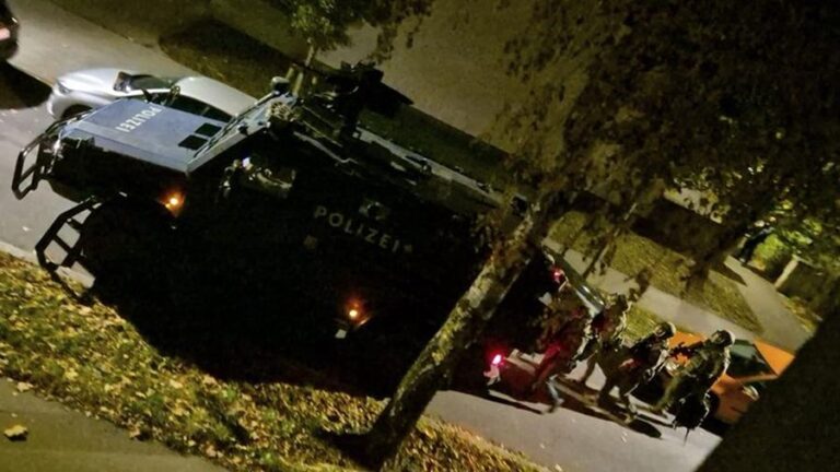 Detalji drame u Beču: Nakon dojave stigli specijalci s oklopnim vozilom, a onda se začula pucnjava