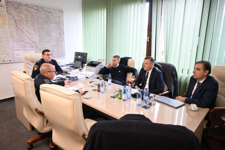 Komesar Gazić inicirao sastanak sa predstavnicima osiguravajućih društava-tema sastanka sigurnost saobraćaja