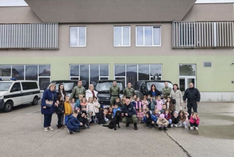 Grupa mališana iz vrtića Pinokio posjetila Specijalnu policijsku jedinicu Uprave policije MUP-a ZDK