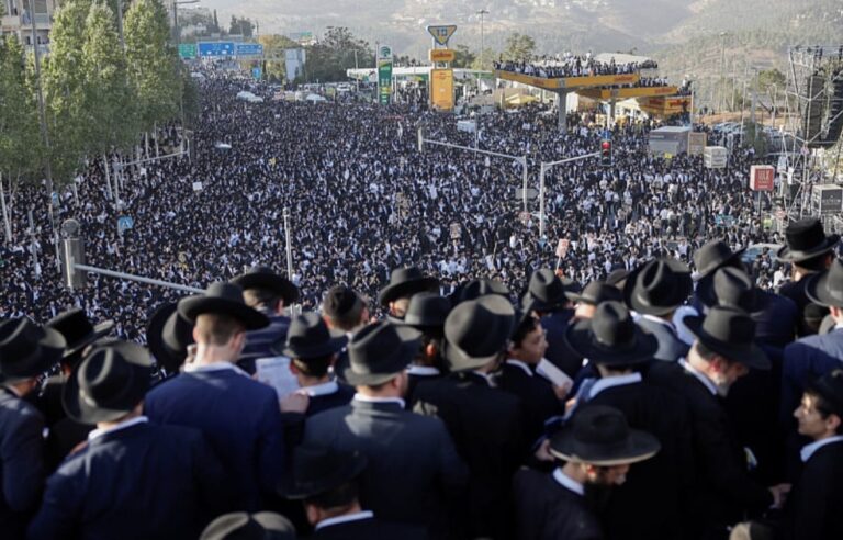 Veliki neredi u Jerusalemu: Desetine hiljada ultraortodoksnih Jevreja izašlo na ulice, ne žele u vojsku