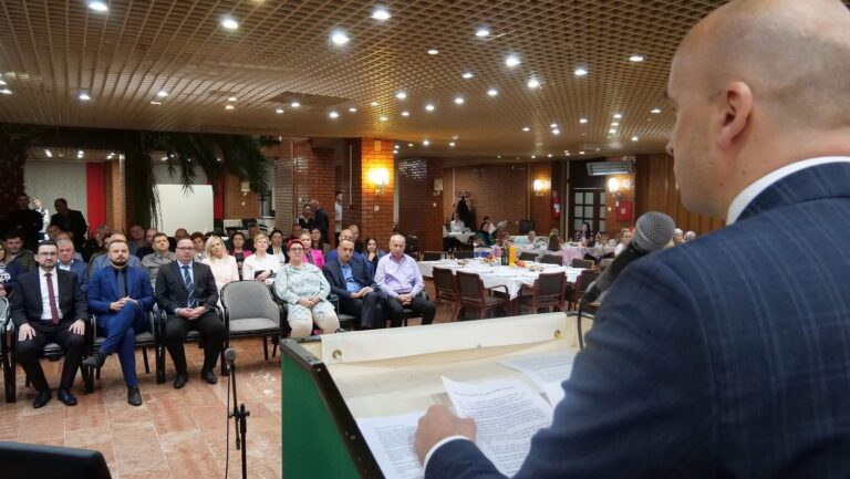 Delegacija Vlade na čelu s premijerom Pivićem prisustvovala svečanosti u JU Dom penzionera sa stacionarom ZDK