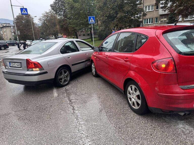 Saobraćajna nezgoda u Zenici, policija na licu mjesta