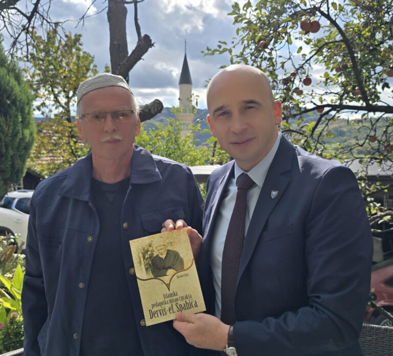 Toplina džume i razgovora: Nezir Pivić u Pojskama kod Zenice s potomcima čuvenog Derviš-ef. Spahića