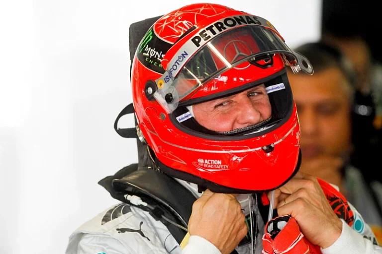 Michael Schumacher potpisao kacigu: “To je prvi pozitivan signal, gotovo znak života”
