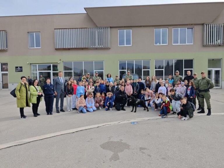  Učenici Osnovne škole “Mehmedalija Mak Dizdar”  iz Visokog u posjeti Specijalnoj policijskoj jedinici Uprave policije MUP-a ZDK