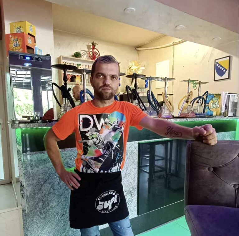 Sultan Elmedin Karić iskreno progovorio: “Sve sam dao u kafić Sultan u Zenici, pao sam na dno, htio sam bubreg prodati, ali se ne predajem…!”