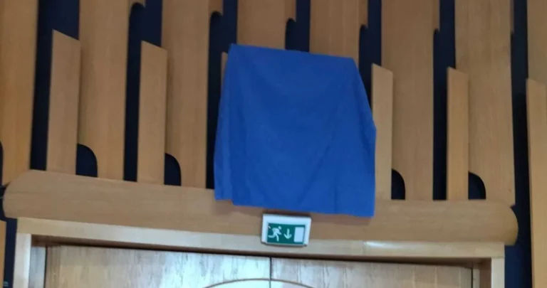 Nakon skandala u Parlamentu BiH sa zastavama i grbom oglasili se iz EU: Ovo je njihova poruka