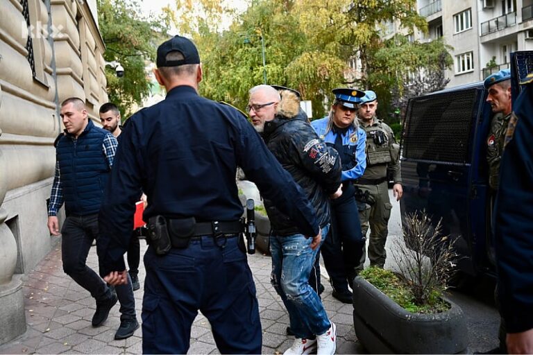 Amir Pašić zvani Faćo u pratnji policajki doveden u Tužilaštvo Kantona Sarajevo