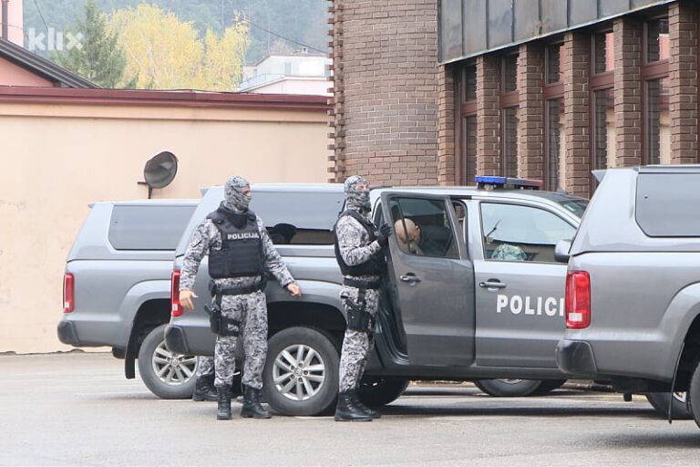 U Tuzli akcija hapšenja policajaca zbog sumnje da su maloljetnice navodili na prostituciju