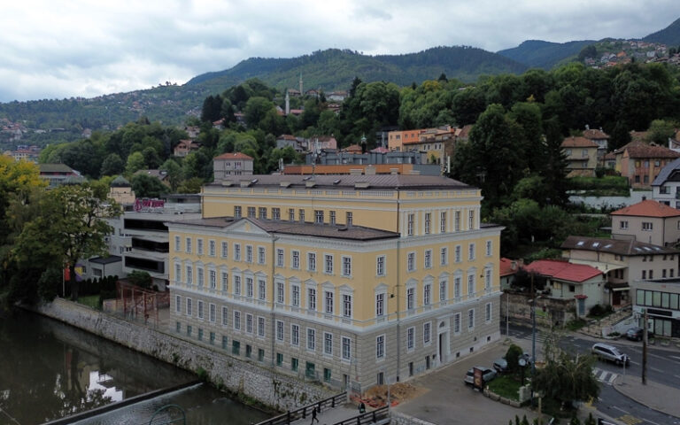 “Brankuši” vraćen stari sjaj: Obnovljena fasada škole na Drveniji