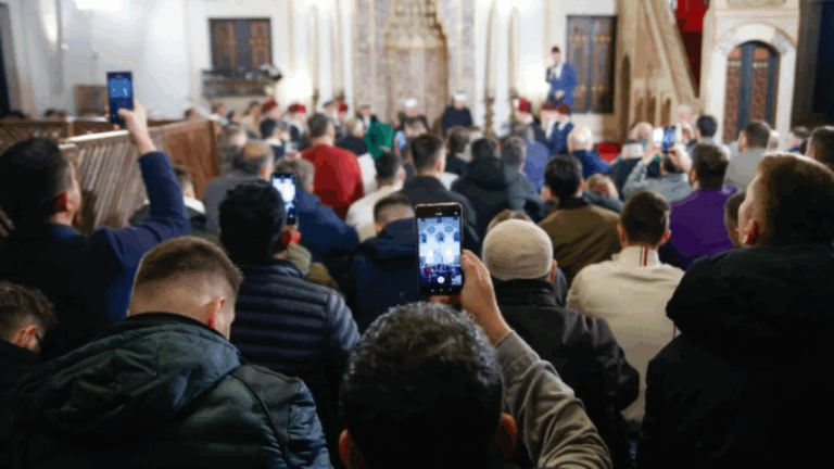 Detalji incidenta u džamiji: “Imam je toliko brzo klanjao da nismo mogli proučiti ni pola Fatihe”