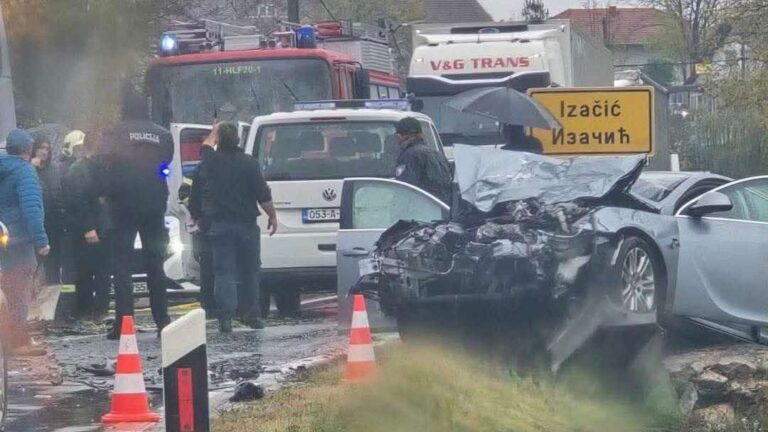 Detalji stravične saobraćajne nesreće u Izačiću: Tri osobe u teškom stanju!