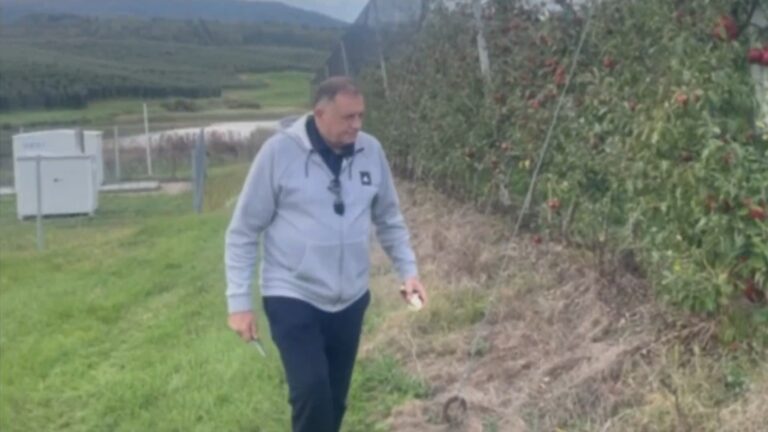 Dodik: “Ova godina nije bila dobra za voćare u Republici Srpskoj, rod jabuke prepolovljen”