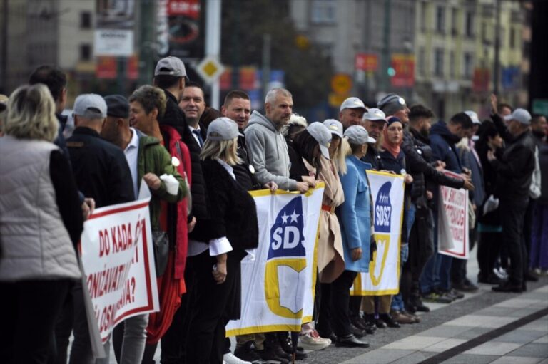 Državni službenici prijete blokadom institucija: Ako vlast ne popusti slijede protesti i štrajk