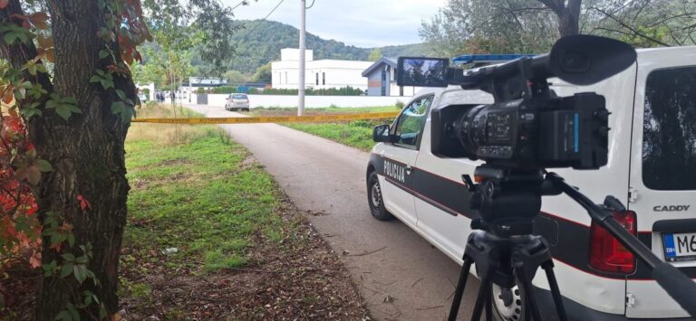 Drama u Bihaću: Inspekcija zatvorila ulicu, ne daju novinarima da snime rušenje nelegalnog objekta na Uni