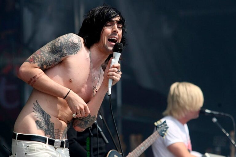 Dvojica muškaraca optužena za ubistvo pjevača pedofila u zatvoru