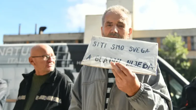 Federalna Vlada slavi dok penzioneri čekaju mrvice milosti