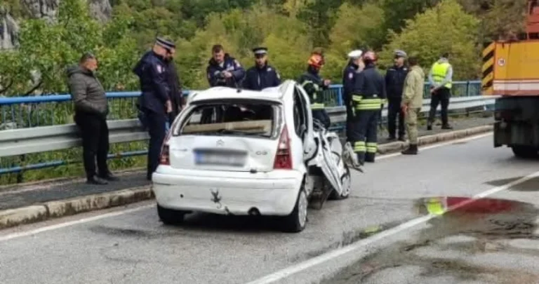 (FOTO) Izvučen automobil koji je sletio u kanjon u BiH: Poznat identitet poginule vozačice