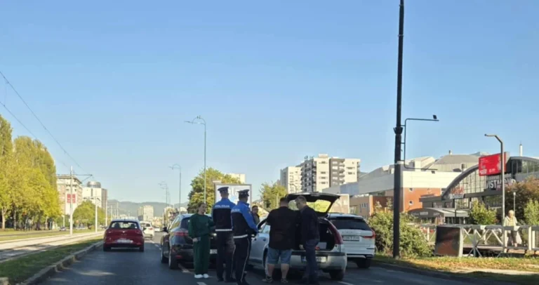 (FOTO) Ko ne mora, neka ne ide: Saobraćajni kolaps u Sarajevu zbog udesa