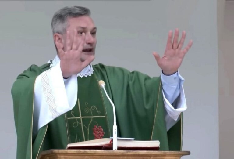 Fratar iz Širokog o omladini: Mater mu pere, ćaća plaća račune, a on ide na kafu!