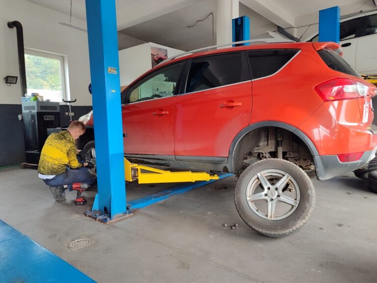 Gužve u servisima: Vozači „preduhitrili“ zimu, 14-ke 40 KM, 15-ke 45, 16-ke i veće od 50 KM