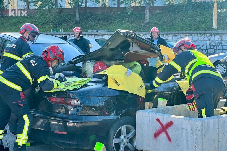 Heroji na terenu: Pogledajte kako bh. vatrogasci spašavaju živote u saobraćajnim nesrećama
