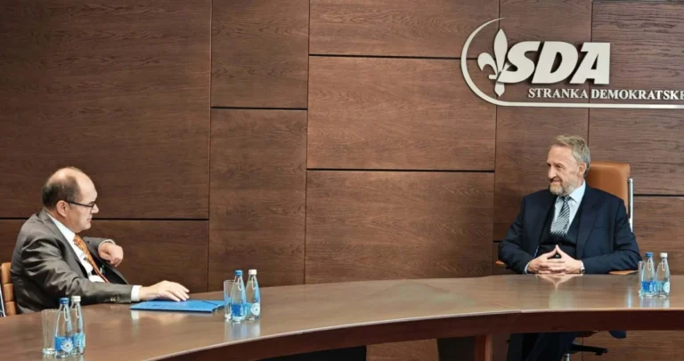 Izetbegović se sastao sa Schmidtom: Objavio šta je tražio od visokog predstavnika