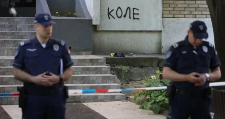 Jeziv napad u Beogradu: Upali u učionici pa brutalno pretukli učenika, jedan je imao i čekić