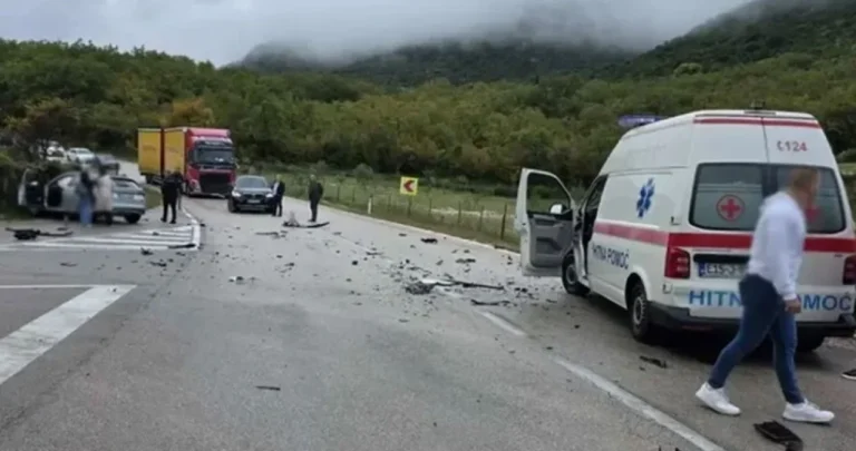 Jezive scene na bh. putu: Petero povrijeđenih u strahovitom sudaru Renaulta i Škode