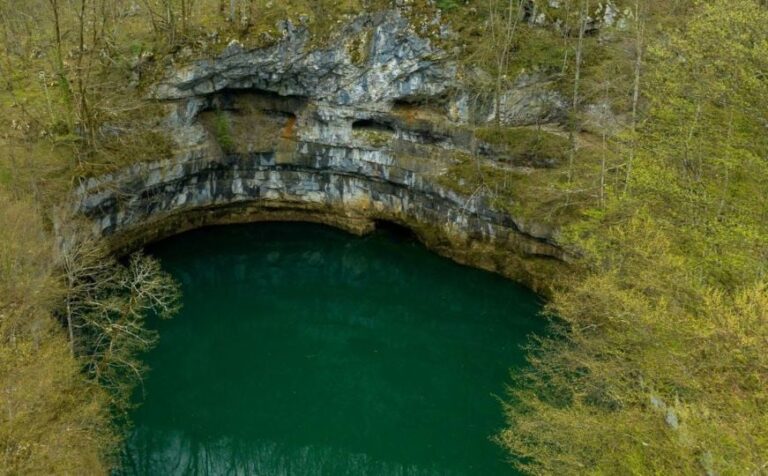 Mediji iz Hrvatske pisali o čudesnom jezeru u BiH: Neprestano mijenja oblik, pojavljuje se i nestaje