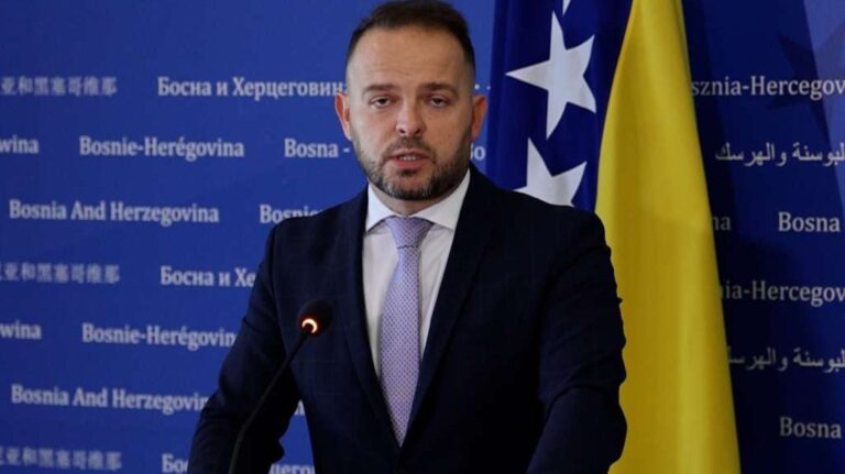 Muslić upozorava: BiH mora s Hrvatskom hitno riješiti gužve na granici