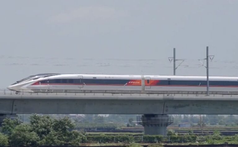 Najbrži voz na svijetu počeo probne vožnje u Kini: Ovo je njegova maksimalna brzina