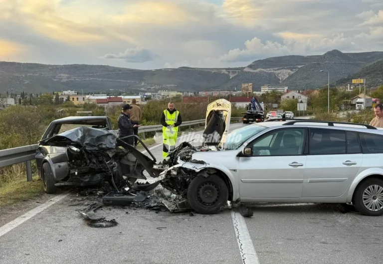 Epilog nesreće : Dvije osobe poginule, tri povrijeđene. Jedna se bori za život