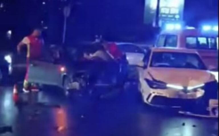 TEŠKA NESREĆA: Velika materijalna šteta na vozilima, intervenisala i Hitna pomoć