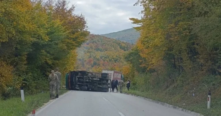 Nova nesreća na bh. putevima: Prevrnuo se kamion