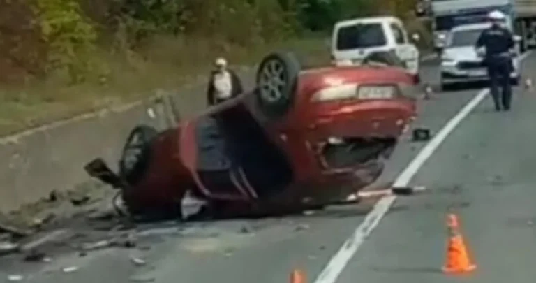 Nova teška nesreća na putu M17: Tri osobe povrijeđene u prevrtanju Renaulta