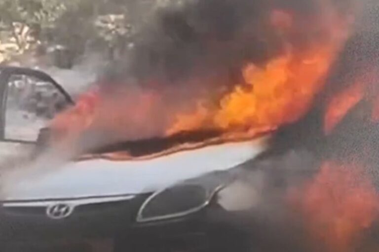 Novi haos na Zapadnoj obali: Ilegalni doseljenici zapalili automobile Palestincima koji su brali masline