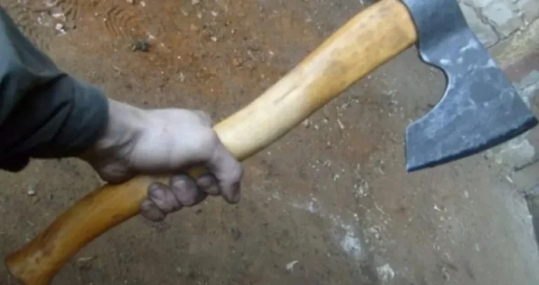 Pet godina robije za pljačku benzinske pumpe: Sjekirom i nožem prijetili radniku – “Daj pare”