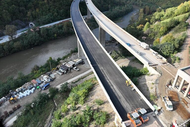 Počelo asfaltiranje dionice autoceste Vranduk – Ponirak na Koridoru 5C