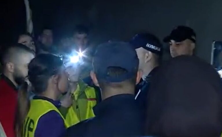 Policija zaustavila kolonu studenata iz Novog Pazara: Zatražili da se pretrese kombi koji ih prati