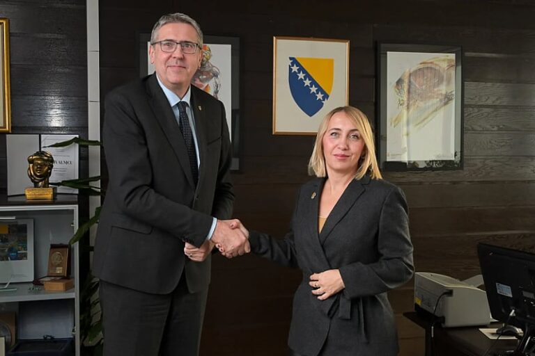 Radni sastanak ministrice Pozder i gradonačelnika Avdića o bitnim projektima za Sarajevo