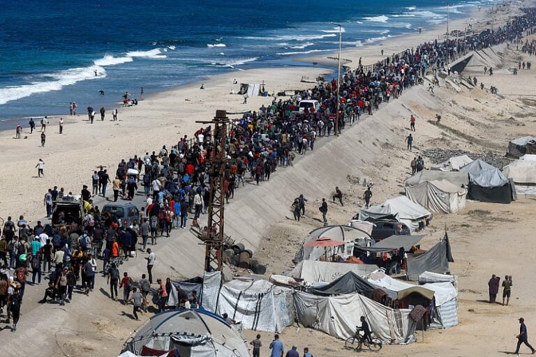 Rat u Gazi je stao, ali borba nije: Hiljade Palestinaca krenulo na put pomiješanih emocija