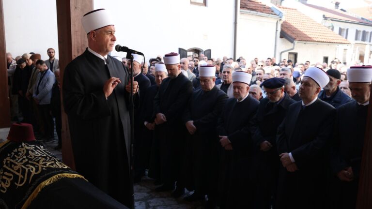 Reis Kavazović predvodio dženaza-namaz prof. Jusufu Ramiću: Njegove riječi i djela ostaju kao putokaz generacijama koje dolaze