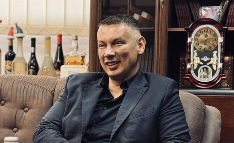 Samo u BiH: Nenad Nešić u istom danu smijenjen i vraćen u fotelju